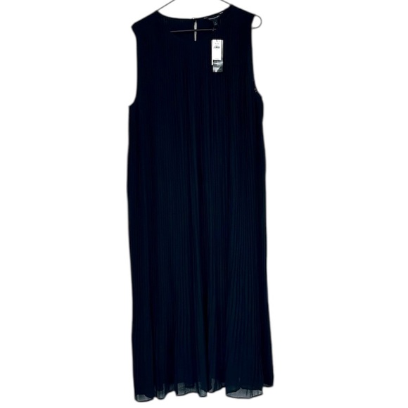 Banana Republic Dresses & Skirts - NWT Banana Republic Black Pleated Sleeveless Dress - Size: Large